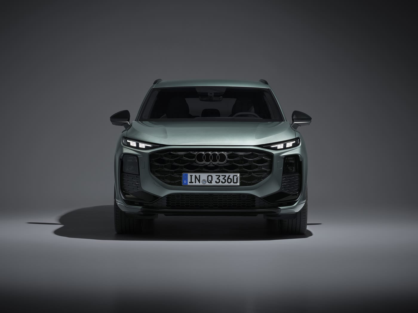 新奥迪Q3发布,120km纯电续航+Micro-LED大灯