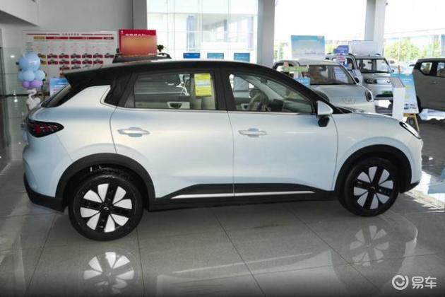 10万预算买纯电小车,五菱缤果S对比银河星愿,谁更值得入手?