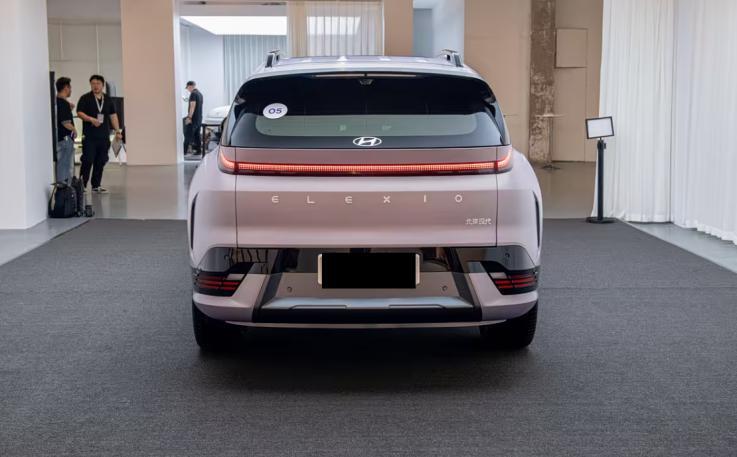 现代纯电要觉醒了?EO 羿欧预售13万起,权益限时送