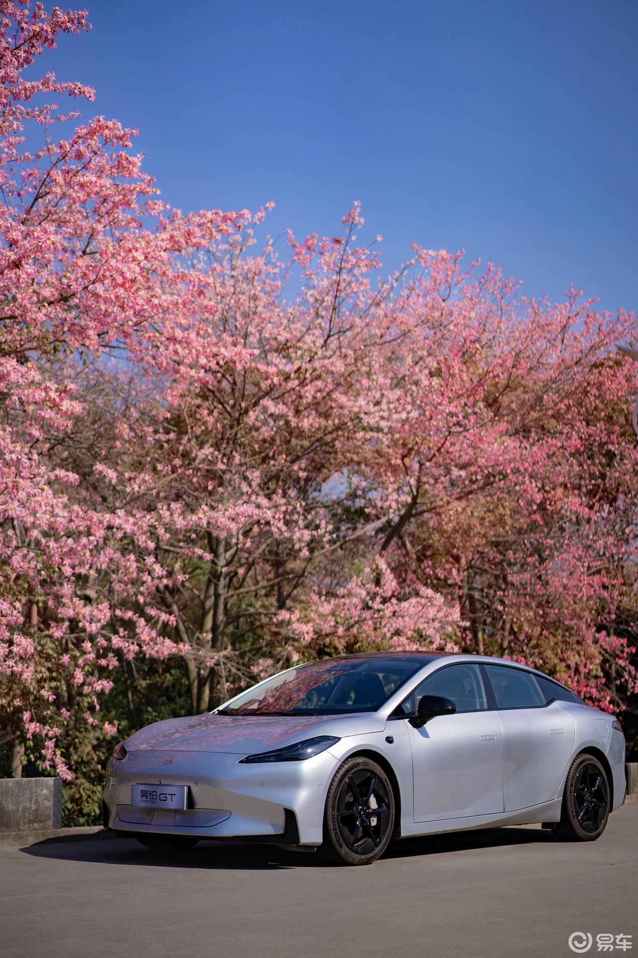 领潮年轻性能轿跑15万起,昊铂GT全新Lite版轻享上市