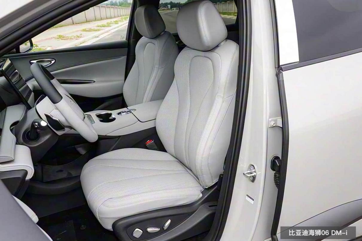 中型SUV配激光雷达+后排桌板启源Q07相较海狮06如何