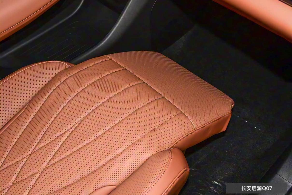 中型SUV配激光雷达+后排桌板启源Q07相较海狮06如何