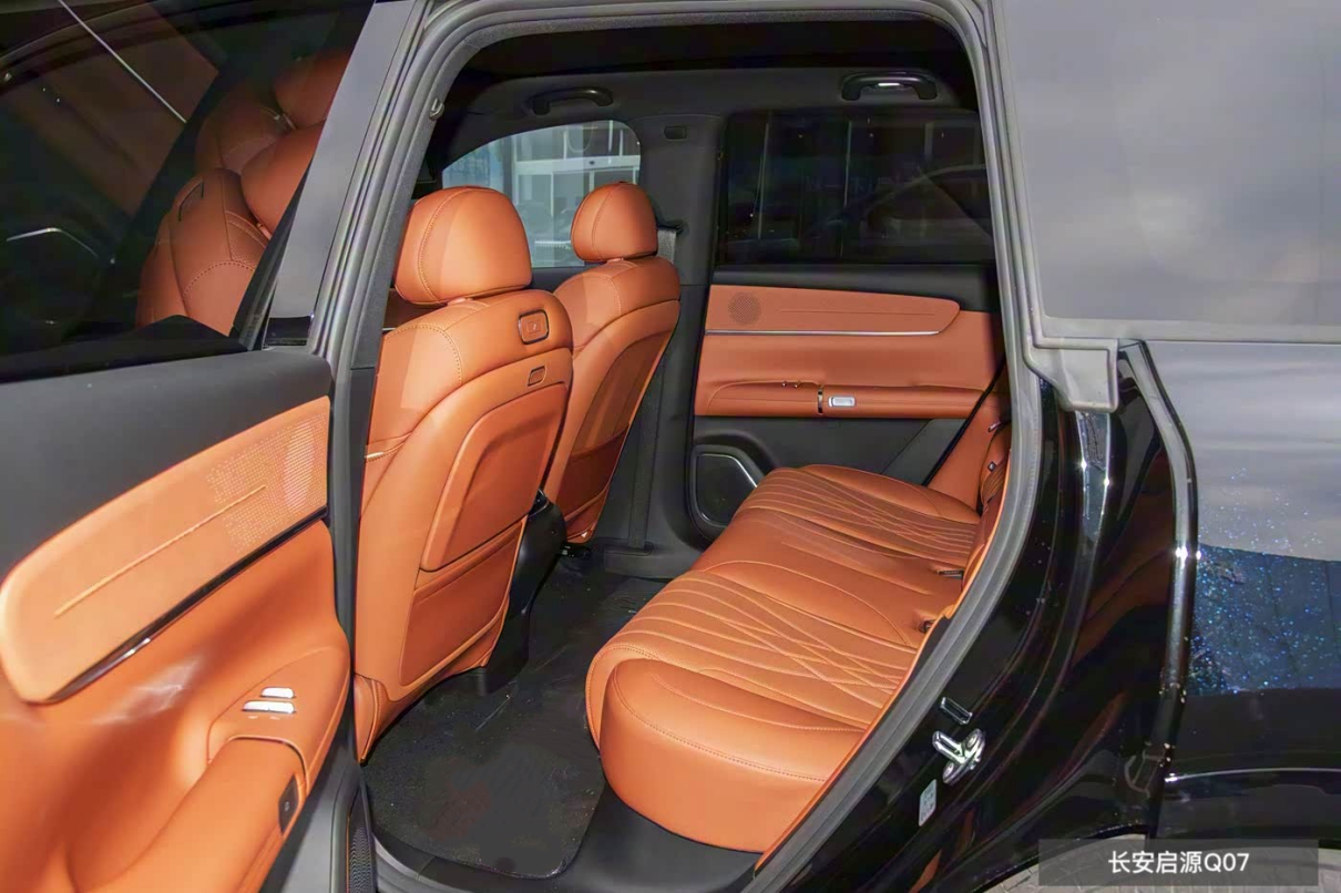 中型SUV配激光雷达+后排桌板启源Q07相较海狮06如何