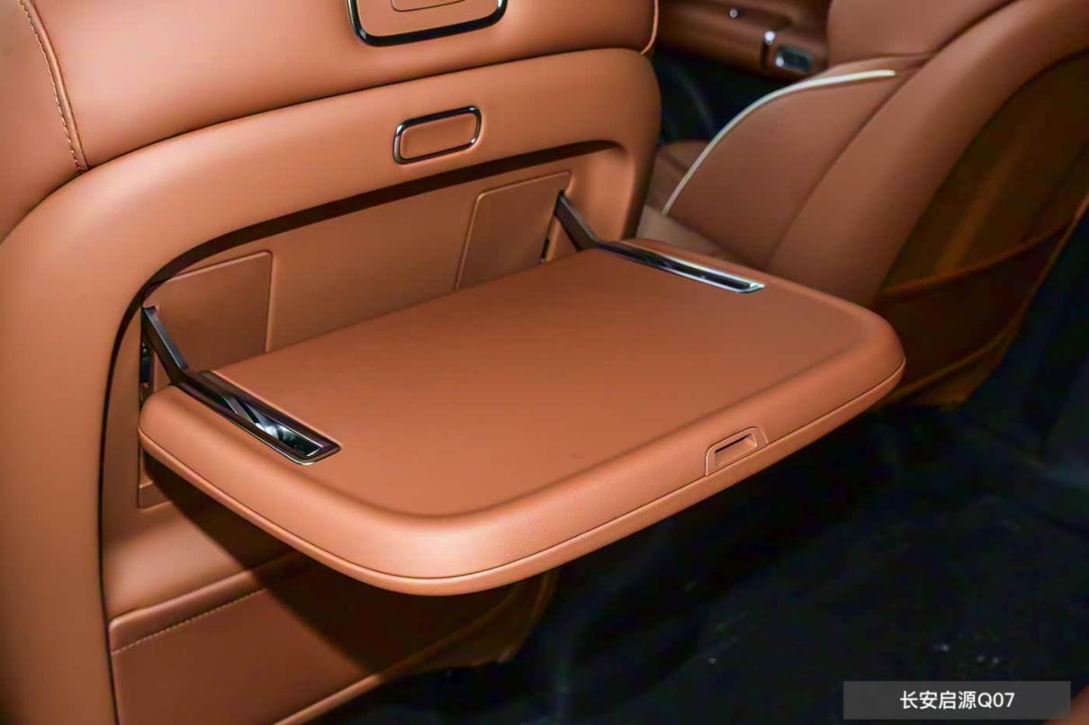 中型SUV配激光雷达+后排桌板启源Q07相较海狮06如何