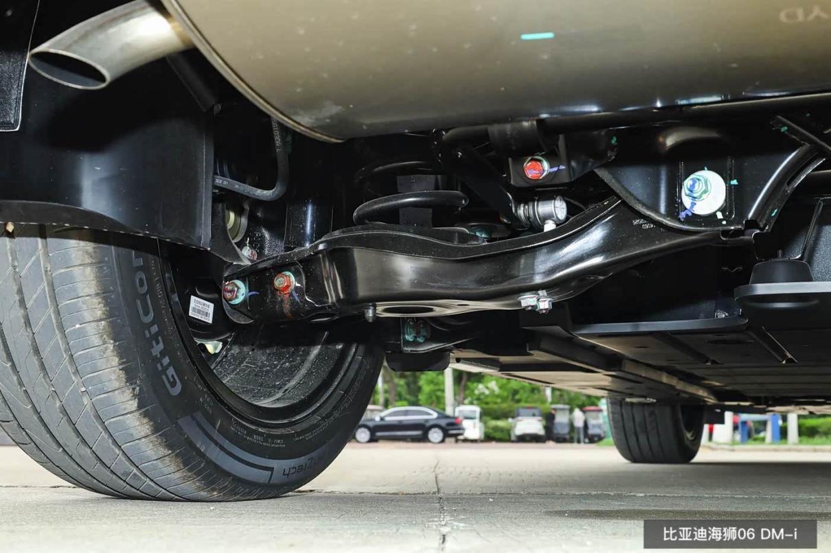 中型SUV配激光雷达+后排桌板启源Q07相较海狮06如何