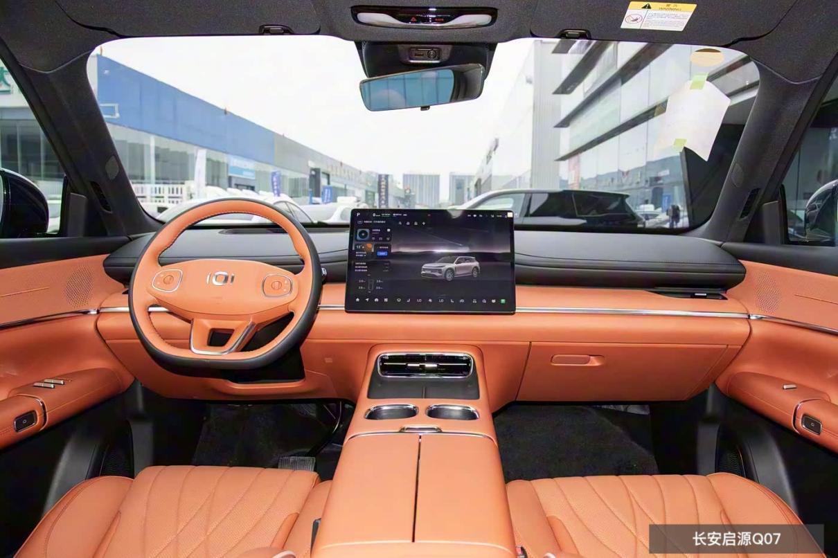 中型SUV配激光雷达+后排桌板启源Q07相较海狮06如何