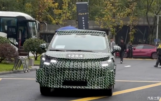 将于广州车展首发亮相 零跑A10谍照首次曝光 或定位小型SUV